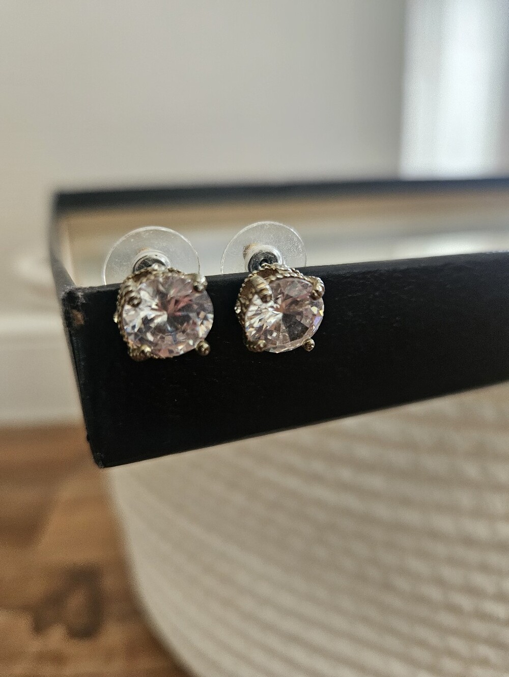 Classic Round Clear Stone Stud Earrings - Gold Setting